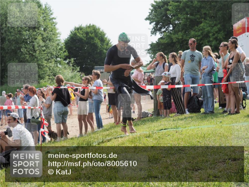 15.06.2025 - 27. Vierlanden-Triathlon KatJ http://msf.ph/oto/8005610 15.06.2025 10:04:36 Schwimmen 404 meine-sportfotos.de