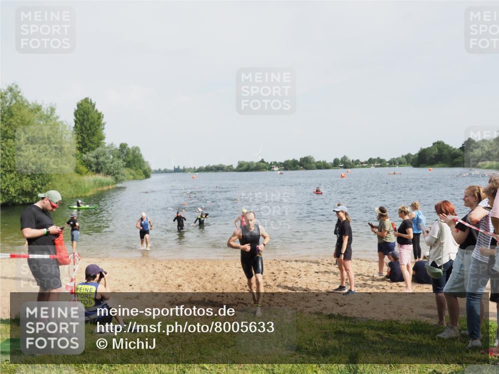 21.06.2025 - 27. Vierlanden-Triathlon MichiJ http://msf.ph/oto/8005633 15.06.2026 10:06:52 Schwimmen 131, 367, 386, 388, 396, 423, 429, 441, 457, 467 meine-sportfotos.de