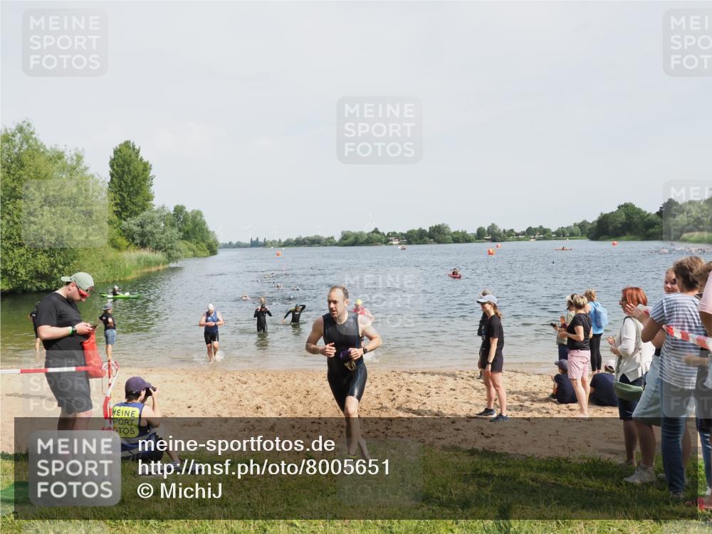 21.06.2025 - 27. Vierlanden-Triathlon MichiJ http://msf.ph/oto/8005651 15.06.2026 10:06:52 Schwimmen 131, 367, 386, 388, 396, 423, 429, 441, 457, 467 meine-sportfotos.de