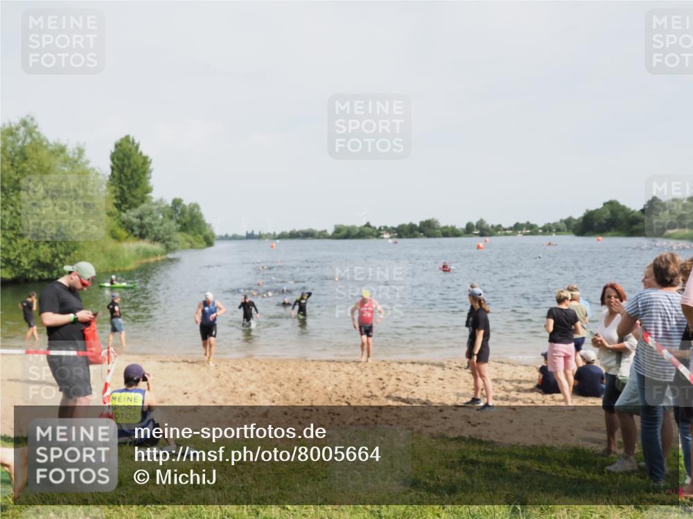 21.06.2025 - 27. Vierlanden-Triathlon MichiJ http://msf.ph/oto/8005664 15.06.2026 10:06:54 Schwimmen 131, 367, 388, 396, 423, 429, 441, 457, 467 meine-sportfotos.de