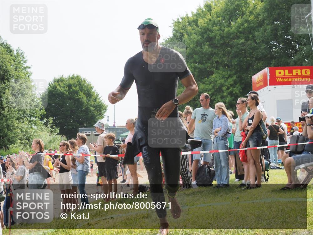 15.06.2025 - 27. Vierlanden-Triathlon KatJ http://msf.ph/oto/8005671 15.06.2025 10:04:38 Schwimmen 390, 404, 452 meine-sportfotos.de