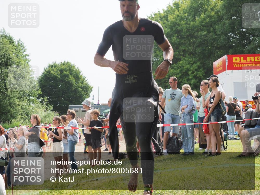15.06.2025 - 27. Vierlanden-Triathlon KatJ http://msf.ph/oto/8005681 15.06.2025 10:04:38 Schwimmen 390, 404, 452 meine-sportfotos.de