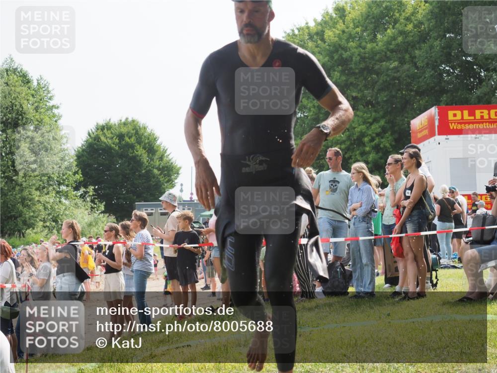 15.06.2025 - 27. Vierlanden-Triathlon KatJ http://msf.ph/oto/8005688 15.06.2025 10:04:38 Schwimmen 390, 404, 452 meine-sportfotos.de