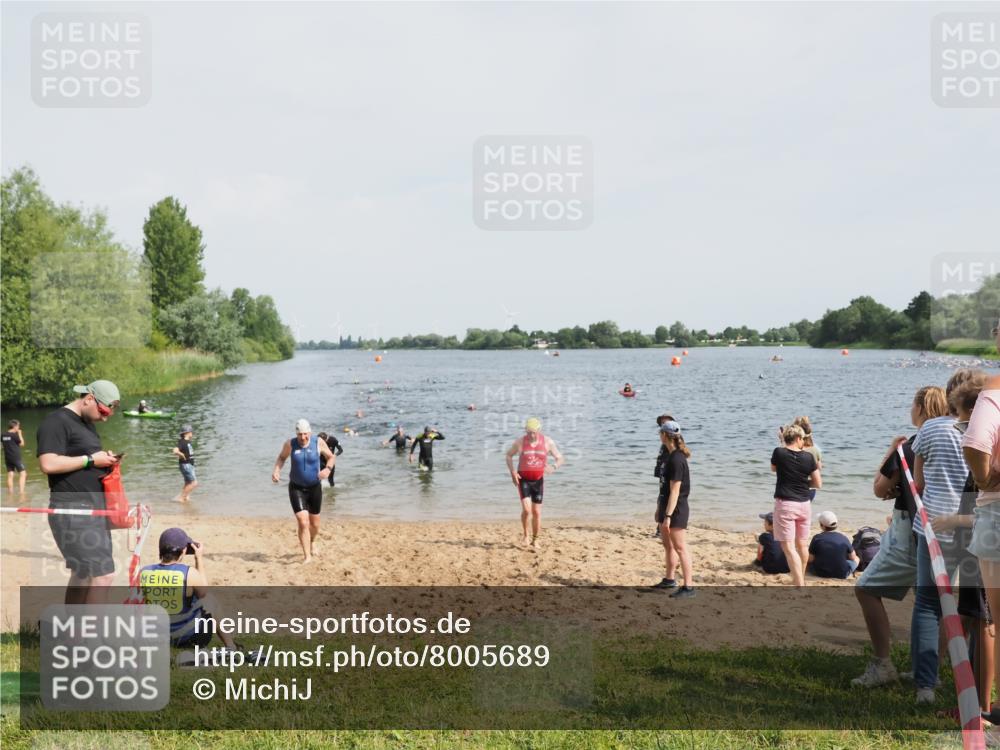 21.06.2025 - 27. Vierlanden-Triathlon MichiJ http://msf.ph/oto/8005689 15.06.2026 10:06:56 Schwimmen 131, 367, 388, 396, 429, 457, 467 meine-sportfotos.de