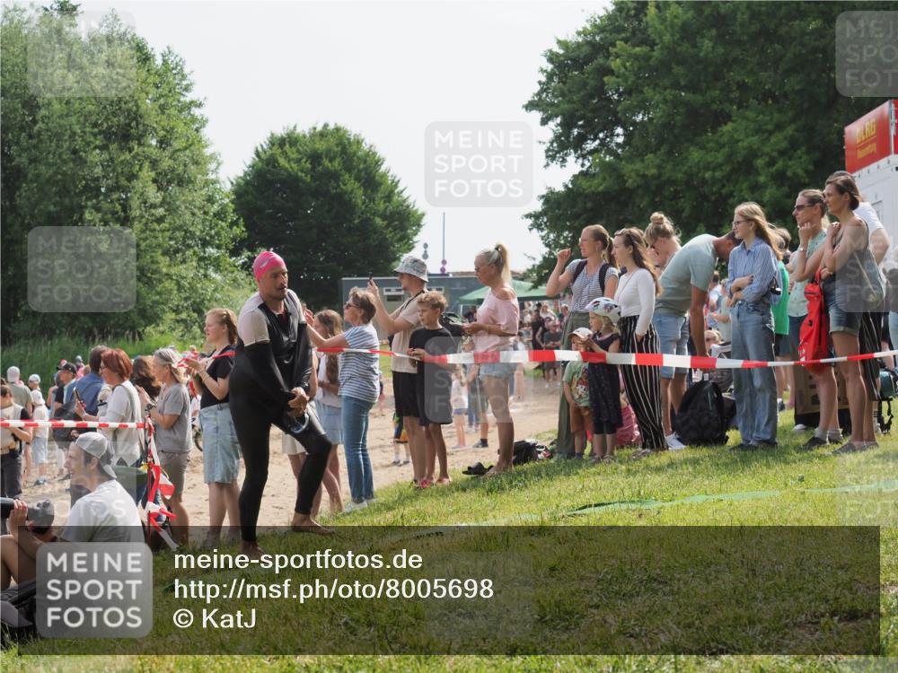 15.06.2025 - 27. Vierlanden-Triathlon KatJ http://msf.ph/oto/8005698 15.06.2025 10:04:42 Schwimmen 390, 404, 452 meine-sportfotos.de