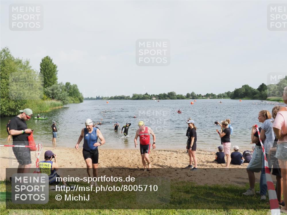 21.06.2025 - 27. Vierlanden-Triathlon MichiJ http://msf.ph/oto/8005710 15.06.2026 10:06:58 Schwimmen 131, 376, 396, 429, 467 meine-sportfotos.de