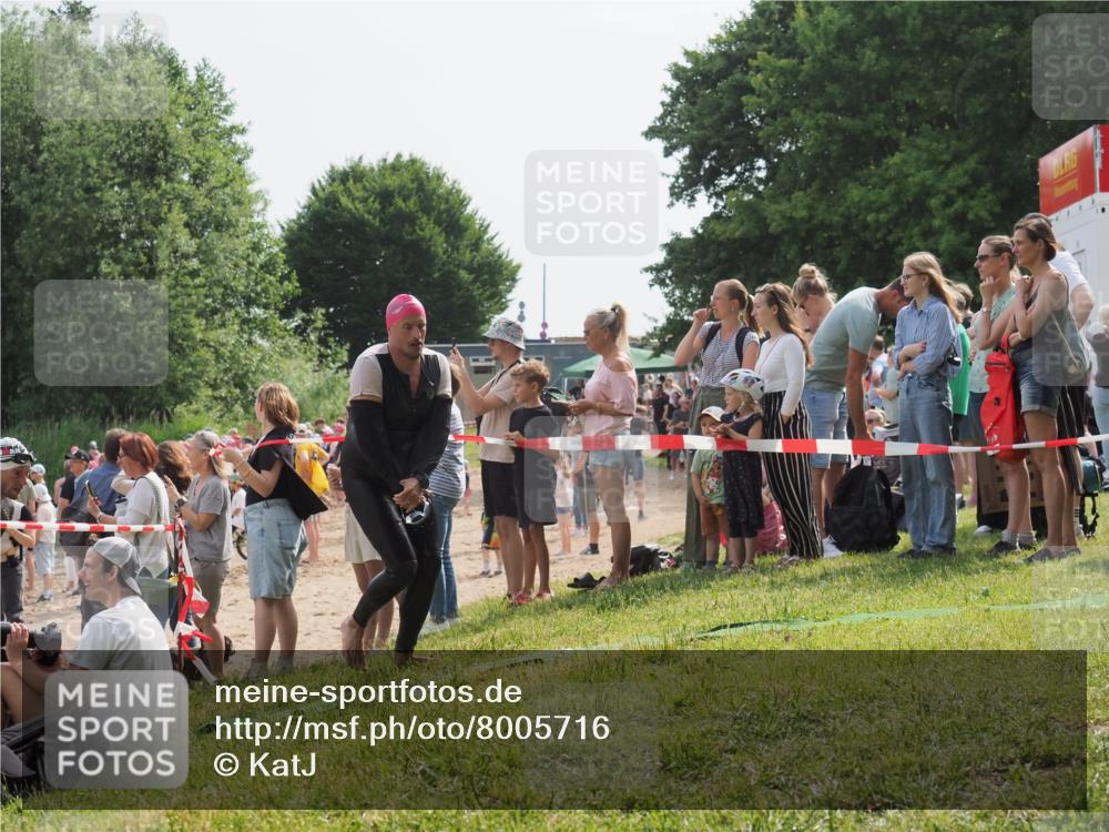 15.06.2025 - 27. Vierlanden-Triathlon KatJ http://msf.ph/oto/8005716 15.06.2025 10:04:43 Schwimmen 390, 404, 452 meine-sportfotos.de