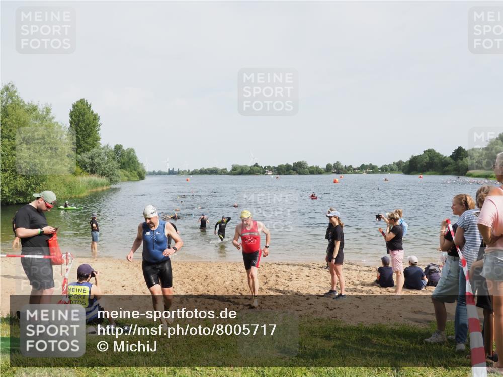 21.06.2025 - 27. Vierlanden-Triathlon MichiJ http://msf.ph/oto/8005717 15.06.2026 10:06:58 Schwimmen 131, 376, 396, 429, 467 meine-sportfotos.de