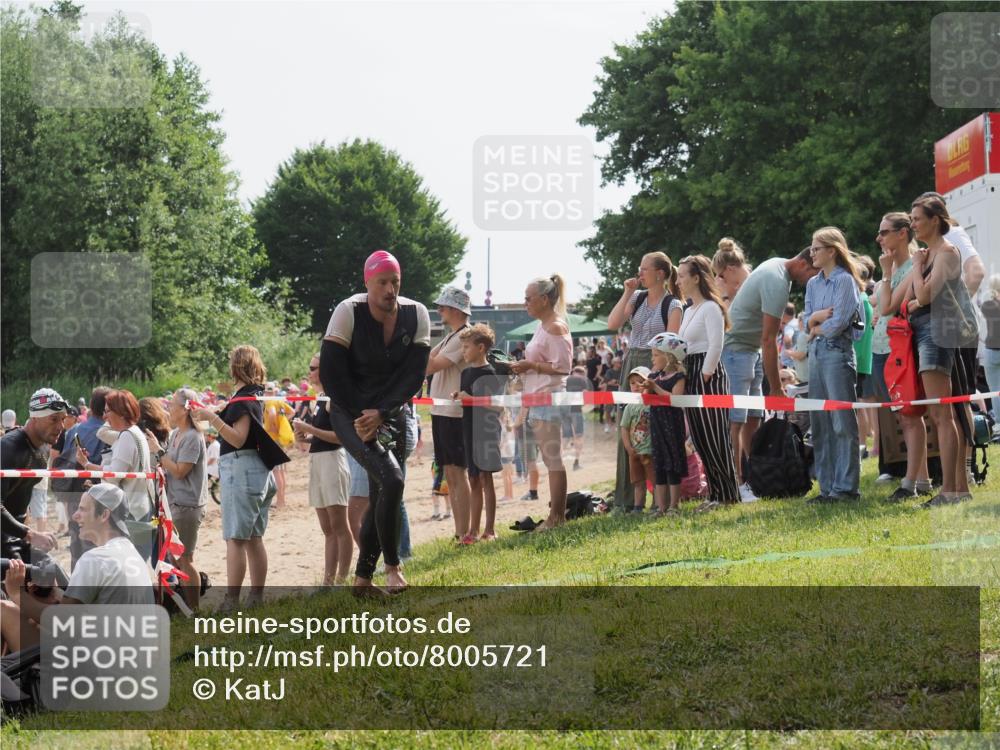 15.06.2025 - 27. Vierlanden-Triathlon KatJ http://msf.ph/oto/8005721 15.06.2025 10:04:43 Schwimmen 390, 404, 452 meine-sportfotos.de