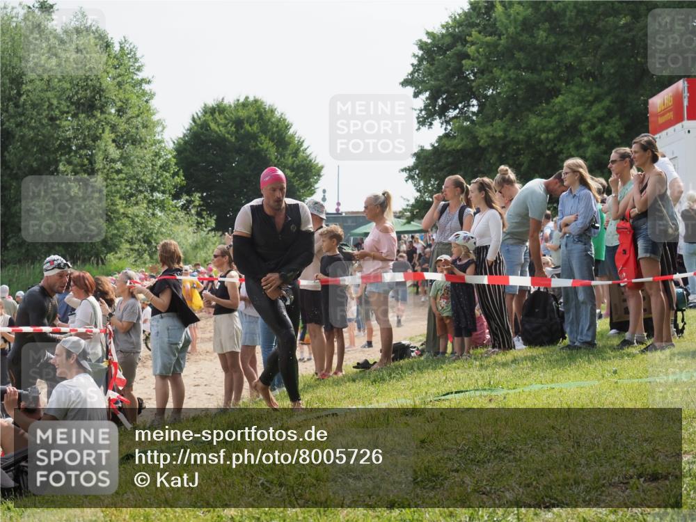 15.06.2025 - 27. Vierlanden-Triathlon KatJ http://msf.ph/oto/8005726 15.06.2025 10:04:43 Schwimmen 390, 404, 452 meine-sportfotos.de
