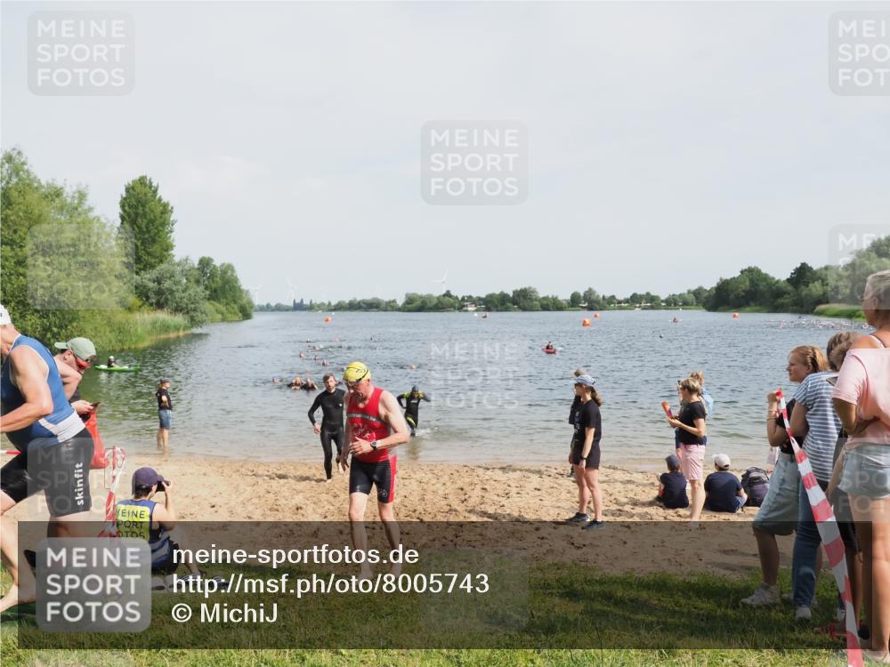 21.06.2025 - 27. Vierlanden-Triathlon MichiJ http://msf.ph/oto/8005743 15.06.2026 10:06:59 Schwimmen 131, 376, 396, 429, 467 meine-sportfotos.de