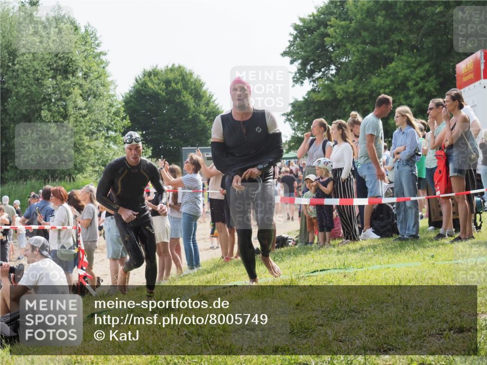 15.06.2025 - 27. Vierlanden-Triathlon KatJ http://msf.ph/oto/8005749 15.06.2025 10:04:44 Schwimmen 390, 404, 452 meine-sportfotos.de