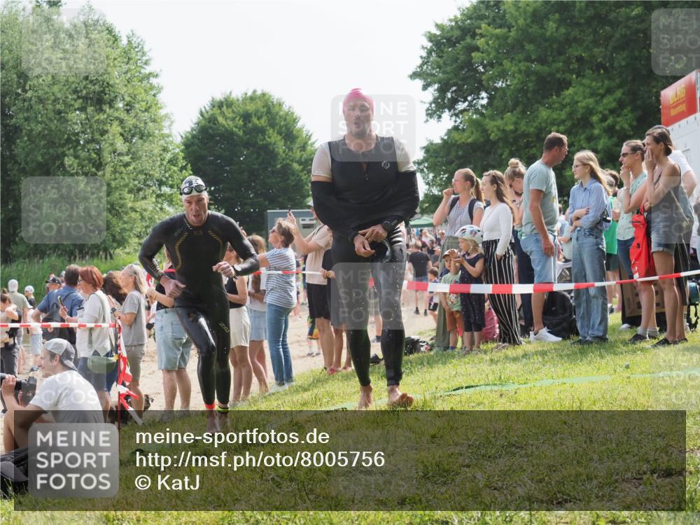 15.06.2025 - 27. Vierlanden-Triathlon KatJ http://msf.ph/oto/8005756 15.06.2025 10:04:44 Schwimmen 390, 404, 452 meine-sportfotos.de