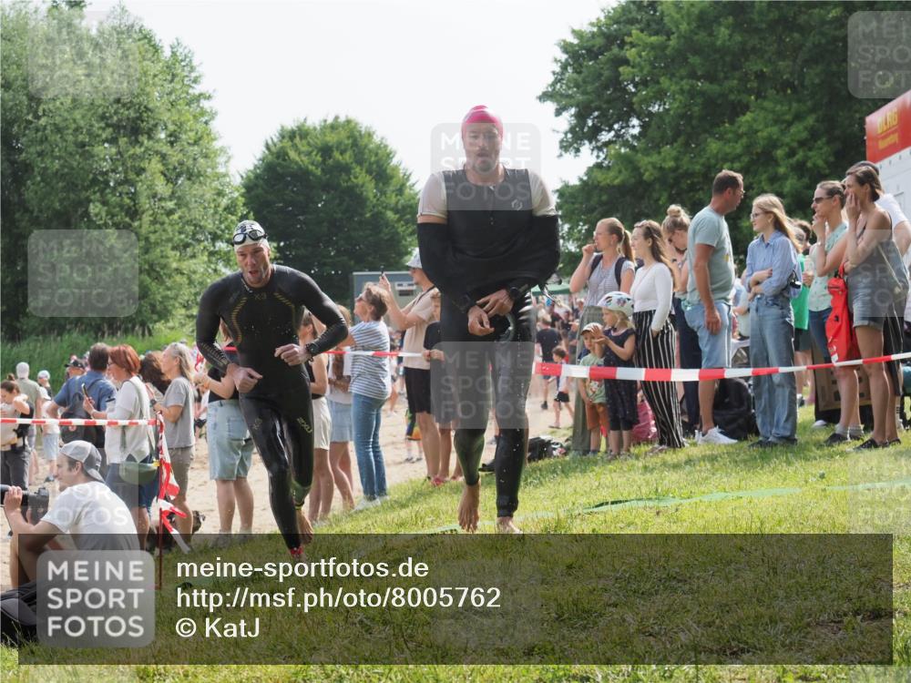 15.06.2025 - 27. Vierlanden-Triathlon KatJ http://msf.ph/oto/8005762 15.06.2025 10:04:44 Schwimmen 390, 404, 452 meine-sportfotos.de