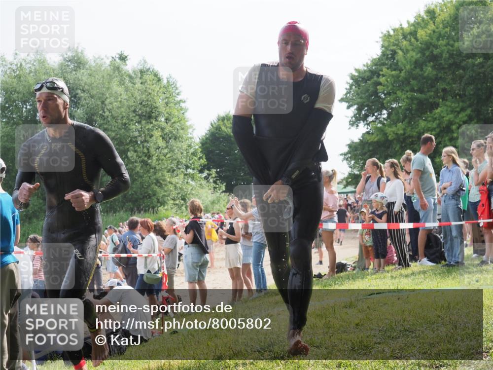 15.06.2025 - 27. Vierlanden-Triathlon KatJ http://msf.ph/oto/8005802 15.06.2025 10:04:46 Schwimmen 390, 404, 452 meine-sportfotos.de