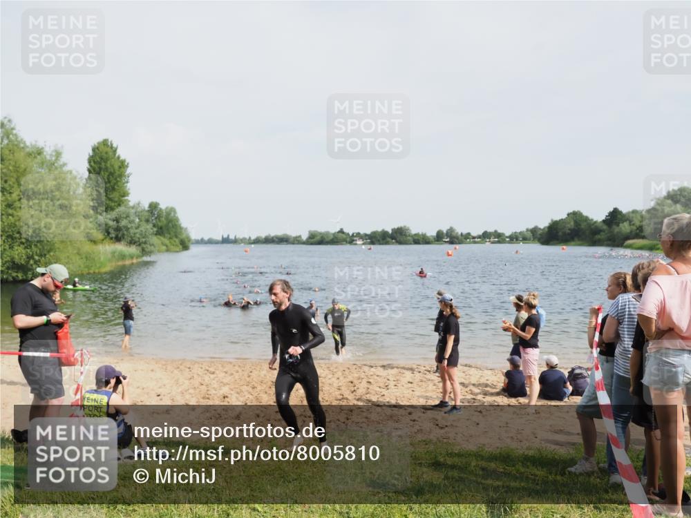 21.06.2025 - 27. Vierlanden-Triathlon MichiJ http://msf.ph/oto/8005810 15.06.2026 10:07:01 Schwimmen 131, 376, 429, 462, 467 meine-sportfotos.de