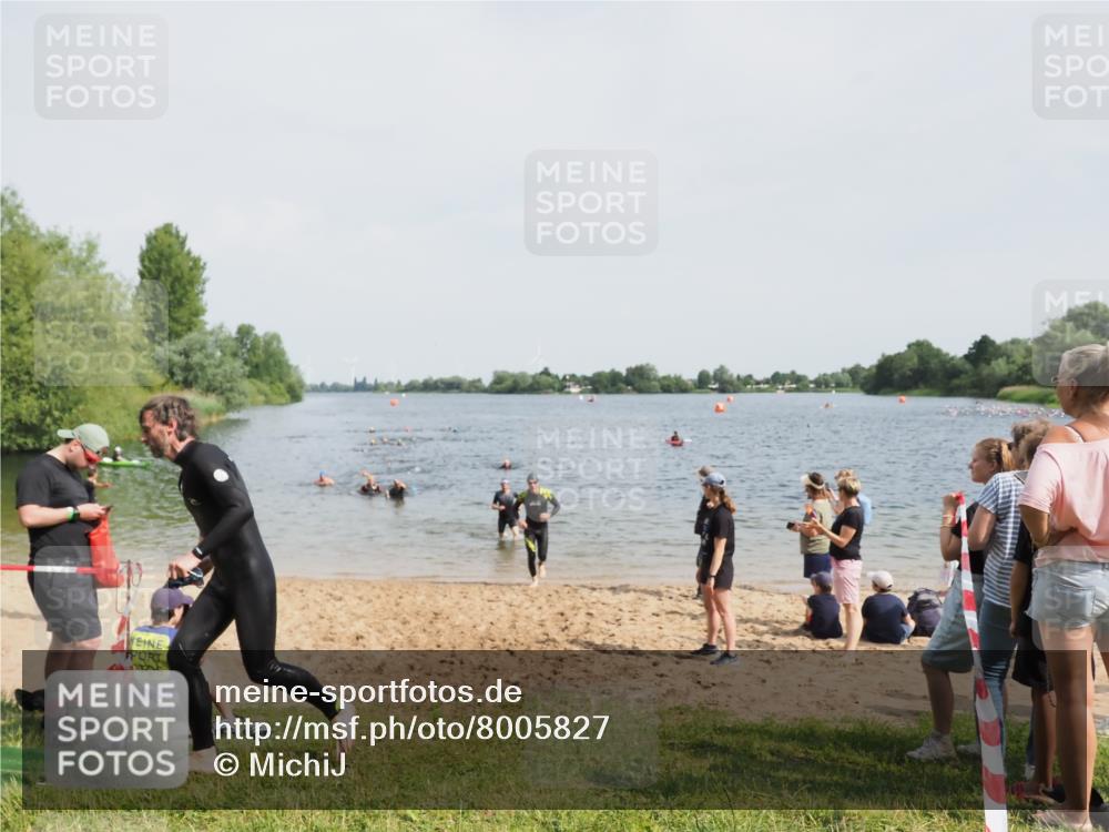 21.06.2025 - 27. Vierlanden-Triathlon MichiJ http://msf.ph/oto/8005827 15.06.2026 10:07:02 Schwimmen 131, 376, 429, 462, 467 meine-sportfotos.de