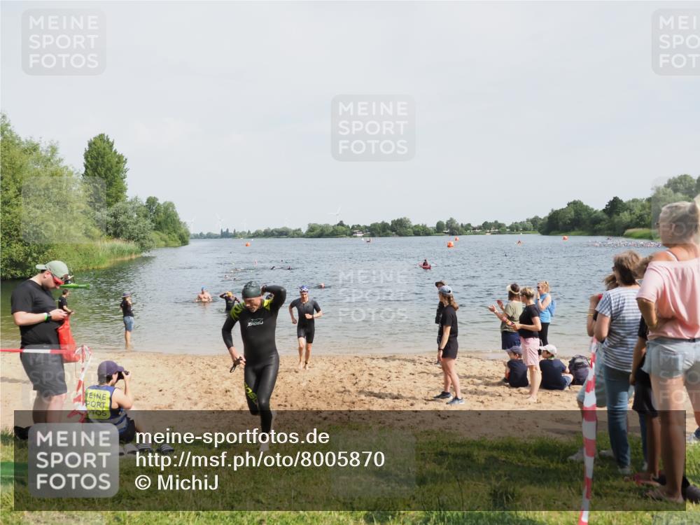 21.06.2025 - 27. Vierlanden-Triathlon MichiJ http://msf.ph/oto/8005870 15.06.2026 10:07:06 Schwimmen 131, 376, 429, 462 meine-sportfotos.de