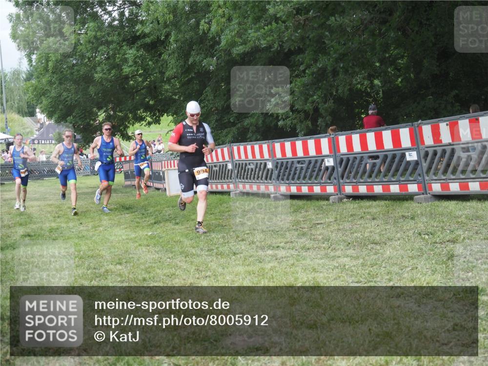 21.06.2025 - 27. Vierlanden-Triathlon KatJ http://msf.ph/oto/8005912 15.06.2025 12:59:12 Ziel 994, 1014, 1015, 1016, 1018 meine-sportfotos.de