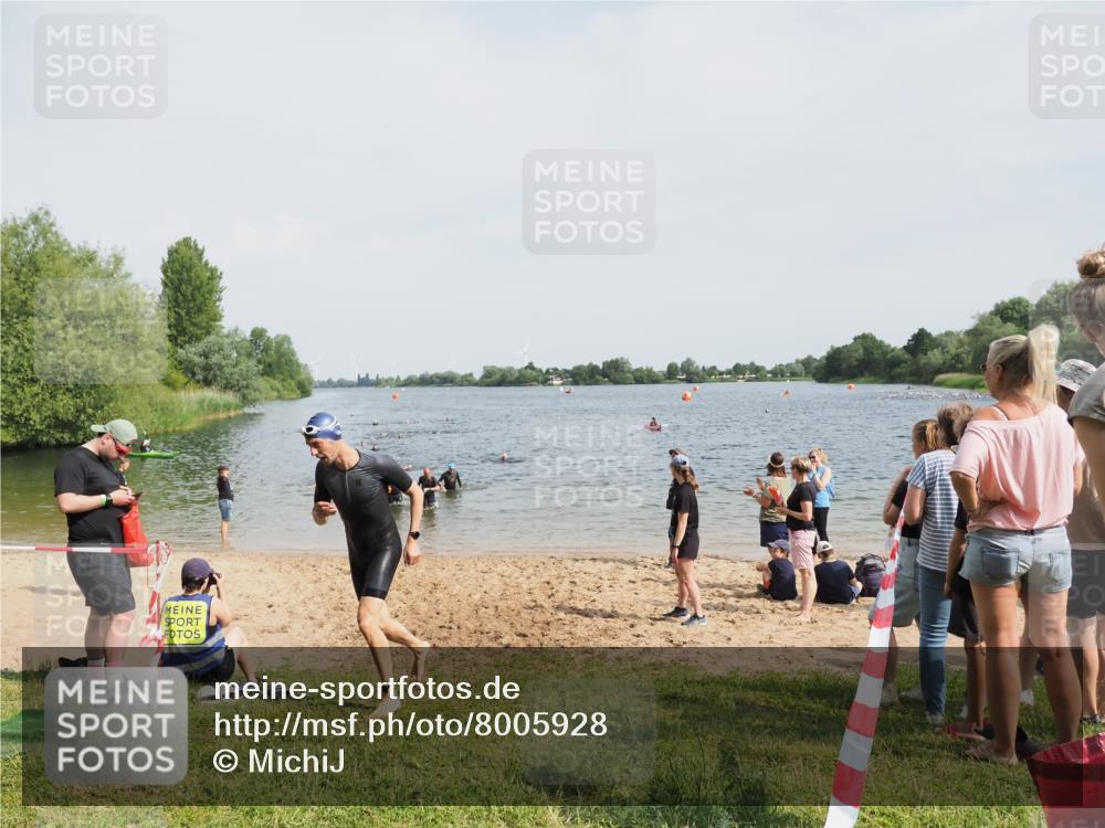 21.06.2025 - 27. Vierlanden-Triathlon MichiJ http://msf.ph/oto/8005928 15.06.2026 10:07:09 Schwimmen 376, 383, 459, 462 meine-sportfotos.de