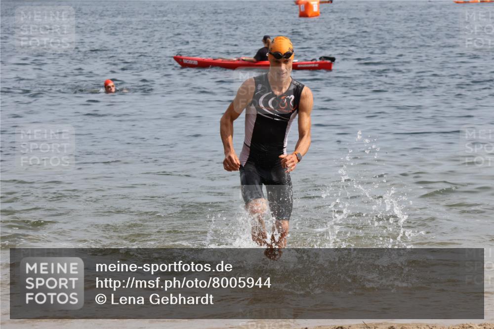 15.06.2025 - 27. Vierlanden-Triathlon Lena Gebhardt http://msf.ph/oto/8005944 15.06.2025 10:03:53 Schwimmen 415, 427, 436, 439, 1398 meine-sportfotos.de