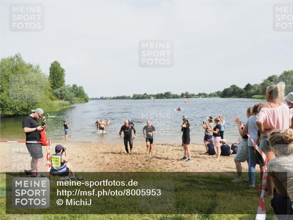 21.06.2025 - 27. Vierlanden-Triathlon MichiJ http://msf.ph/oto/8005953 15.06.2026 10:07:15 Schwimmen 383, 431, 459, 462 meine-sportfotos.de