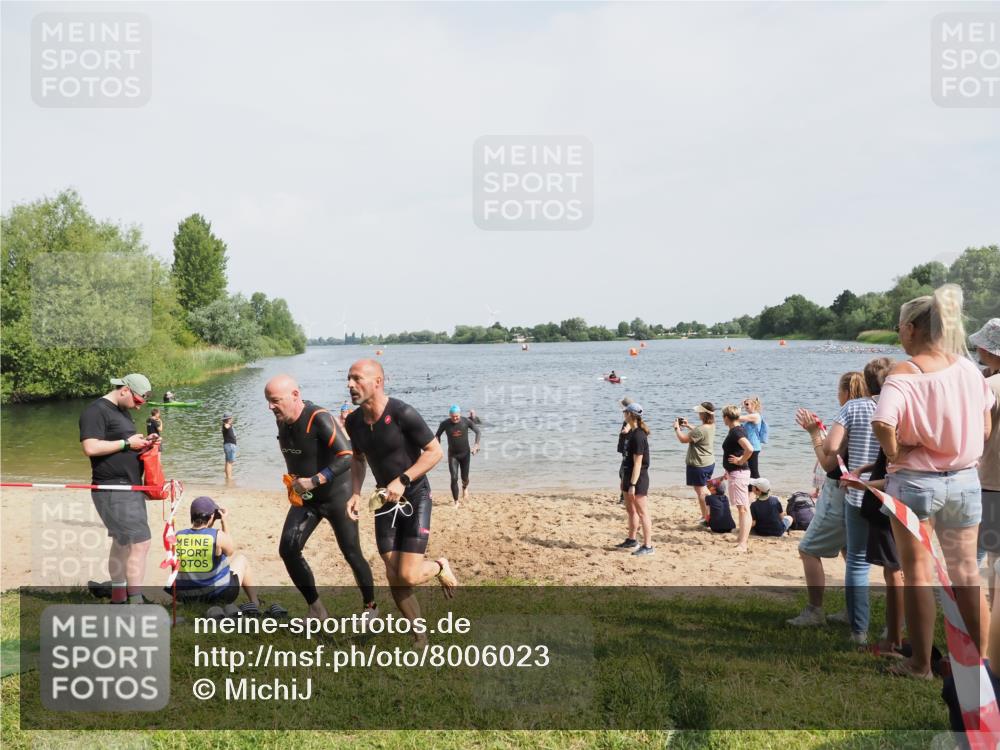 21.06.2025 - 27. Vierlanden-Triathlon MichiJ http://msf.ph/oto/8006023 15.06.2026 10:07:18 Schwimmen 374, 383, 414, 431, 459 meine-sportfotos.de