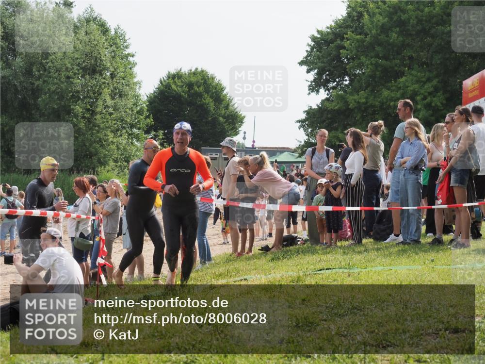 15.06.2025 - 27. Vierlanden-Triathlon KatJ http://msf.ph/oto/8006028 15.06.2025 10:05:15 Schwimmen 364, 382, 384, 412, 422 meine-sportfotos.de