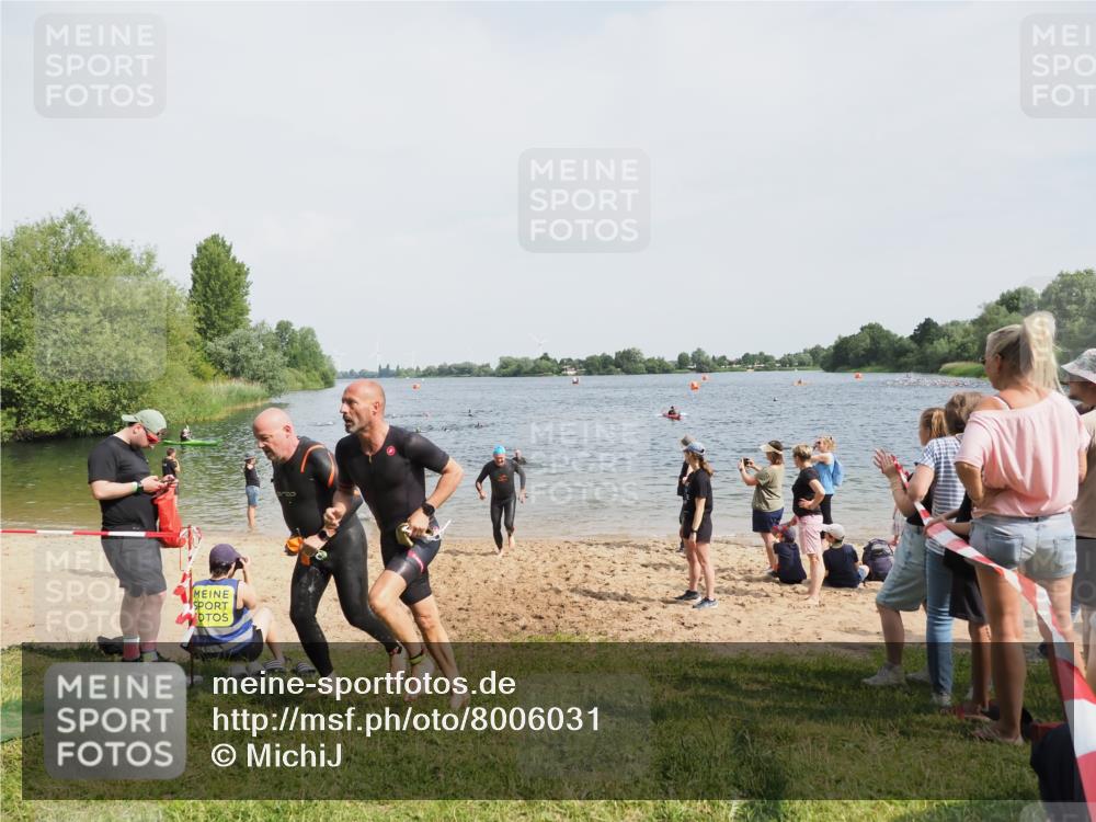21.06.2025 - 27. Vierlanden-Triathlon MichiJ http://msf.ph/oto/8006031 15.06.2026 10:07:18 Schwimmen 374, 383, 414, 431, 459 meine-sportfotos.de