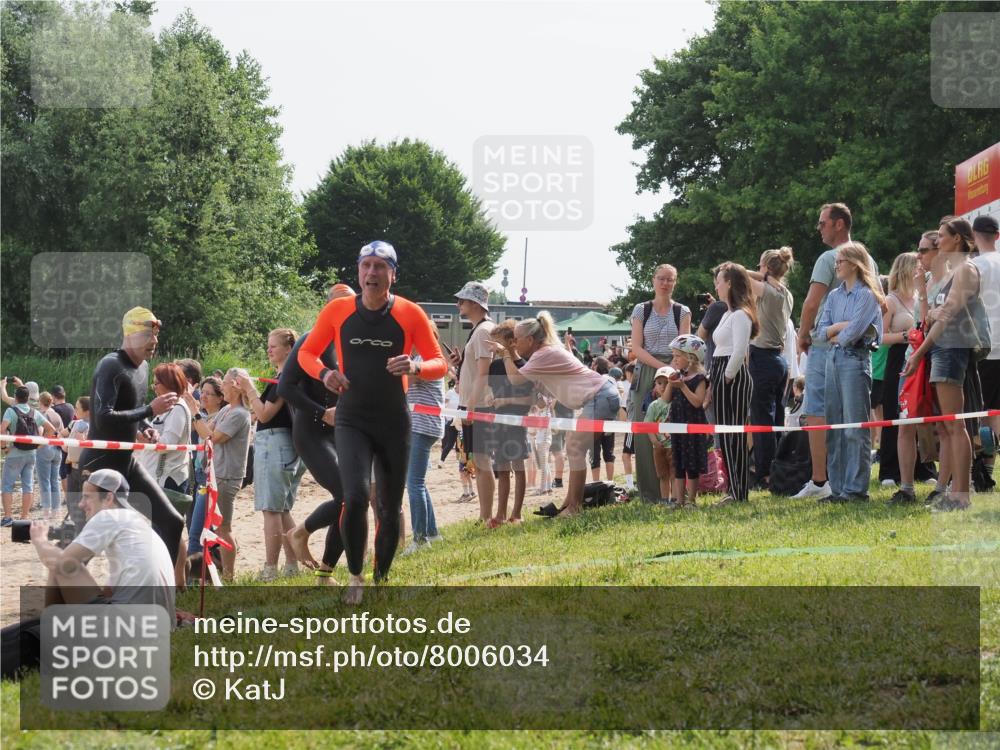 15.06.2025 - 27. Vierlanden-Triathlon KatJ http://msf.ph/oto/8006034 15.06.2025 10:05:15 Schwimmen 364, 382, 384, 412, 422 meine-sportfotos.de
