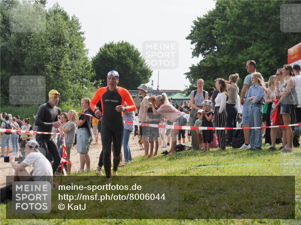 15.06.2025 - 27. Vierlanden-Triathlon KatJ http://msf.ph/oto/8006044 15.06.2025 10:05:16 Schwimmen 364, 382, 384, 412, 422 meine-sportfotos.de