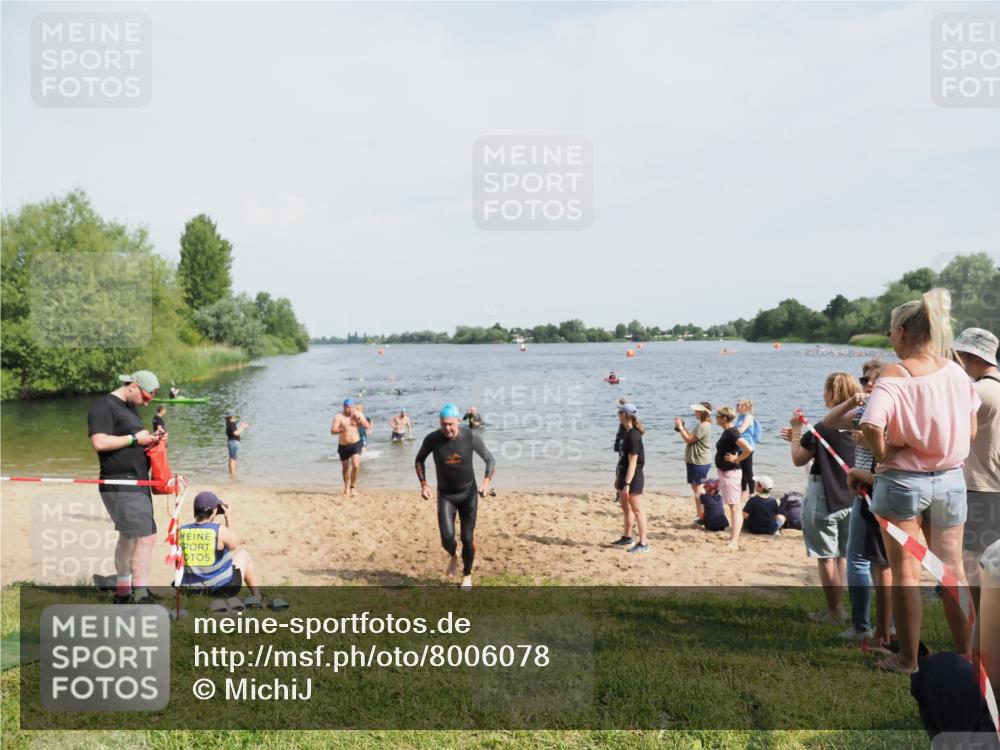 21.06.2025 - 27. Vierlanden-Triathlon MichiJ http://msf.ph/oto/8006078 15.06.2026 10:07:21 Schwimmen 374, 383, 414, 431, 459 meine-sportfotos.de