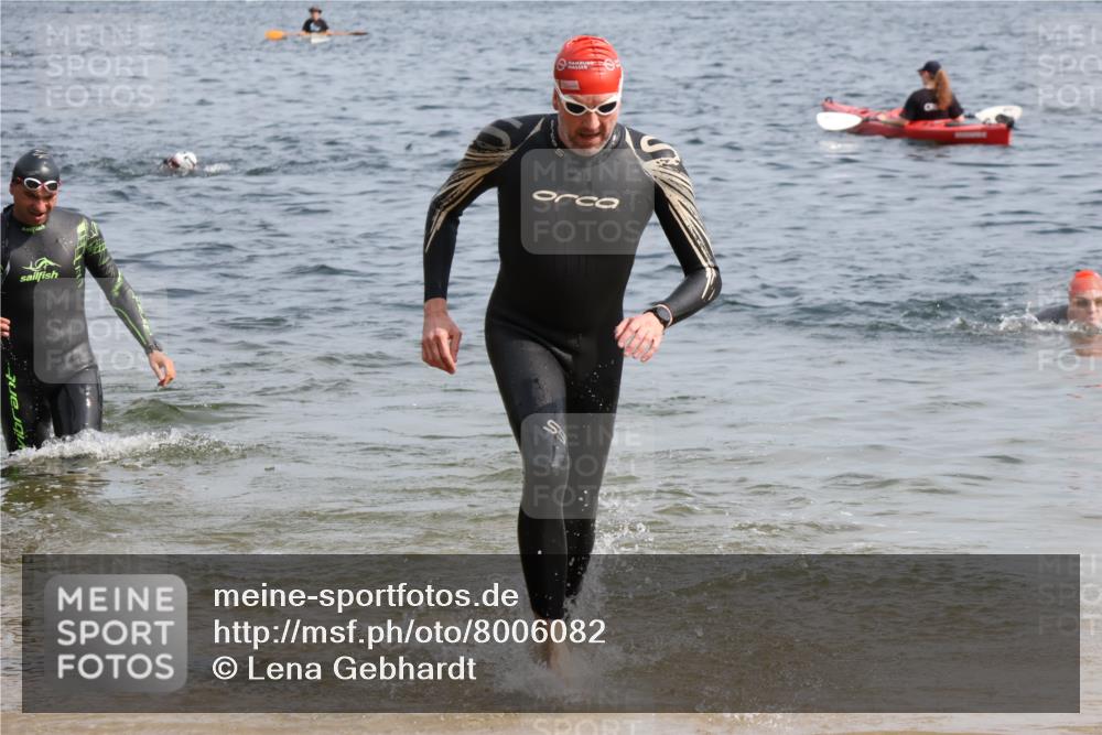 15.06.2025 - 27. Vierlanden-Triathlon Lena Gebhardt http://msf.ph/oto/8006082 15.06.2025 10:04:08 Schwimmen 411, 416, 453, 464 meine-sportfotos.de