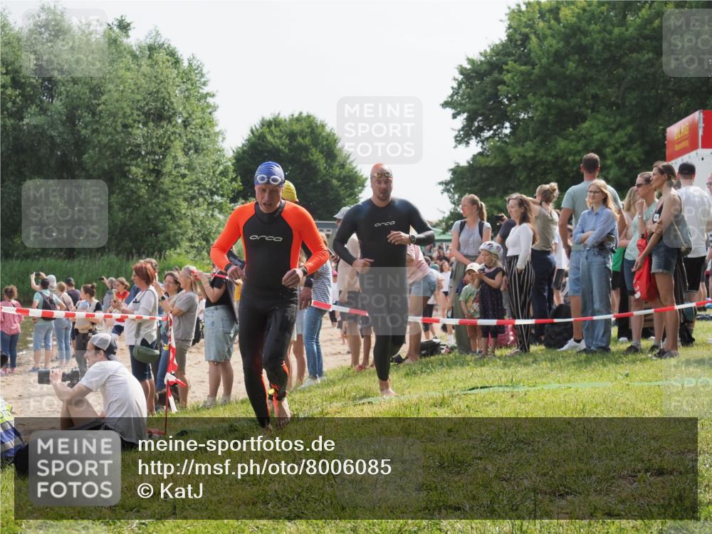 15.06.2025 - 27. Vierlanden-Triathlon KatJ http://msf.ph/oto/8006085 15.06.2025 10:05:16 Schwimmen 364, 382, 384, 412, 422 meine-sportfotos.de