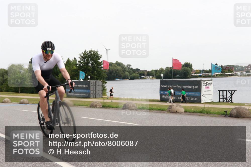 15.06.2025 - 27. Vierlanden-Triathlon H.Heesch http://msf.ph/oto/8006087 15.06.2025 10:37:16 Radfahren 65, 111, 160, 237, 337 meine-sportfotos.de