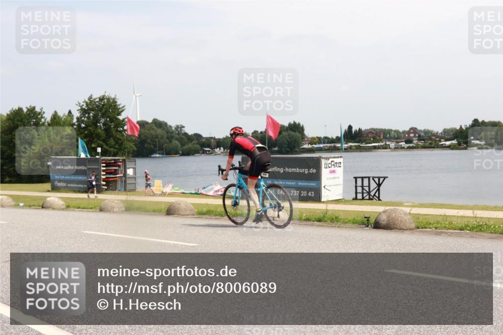 21.06.2025 - 27. Vierlanden-Triathlon H.Heesch http://msf.ph/oto/8006089 15.06.2025 11:55:54 Radfahren 699, 779 meine-sportfotos.de