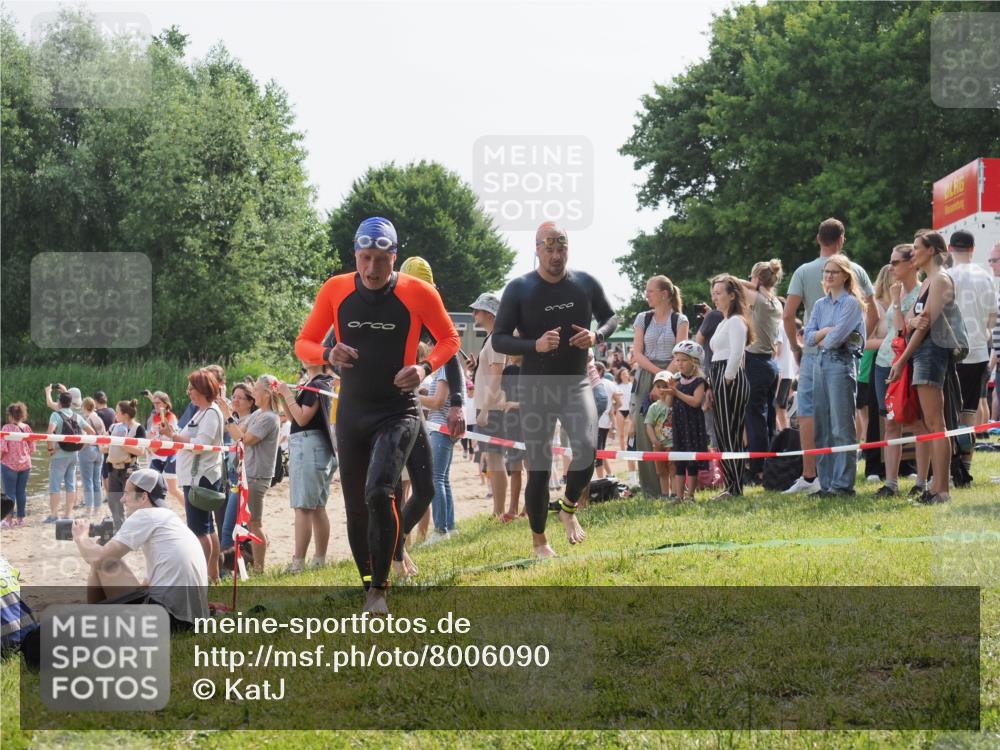 15.06.2025 - 27. Vierlanden-Triathlon KatJ http://msf.ph/oto/8006090 15.06.2025 10:05:17 Schwimmen 364, 382, 384, 402, 412, 422 meine-sportfotos.de