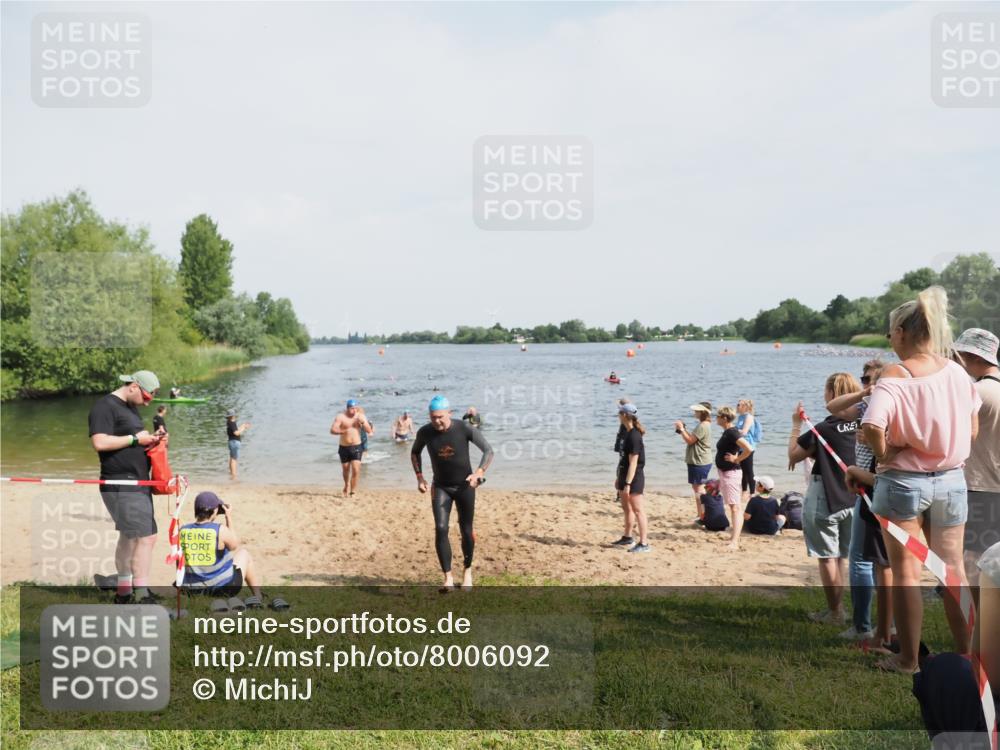 21.06.2025 - 27. Vierlanden-Triathlon MichiJ http://msf.ph/oto/8006092 15.06.2026 10:07:21 Schwimmen 374, 383, 414, 431, 459 meine-sportfotos.de