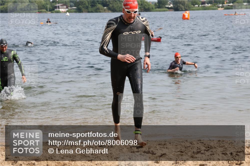 15.06.2025 - 27. Vierlanden-Triathlon Lena Gebhardt http://msf.ph/oto/8006098 15.06.2025 10:04:09 Schwimmen 411, 416, 453, 464 meine-sportfotos.de