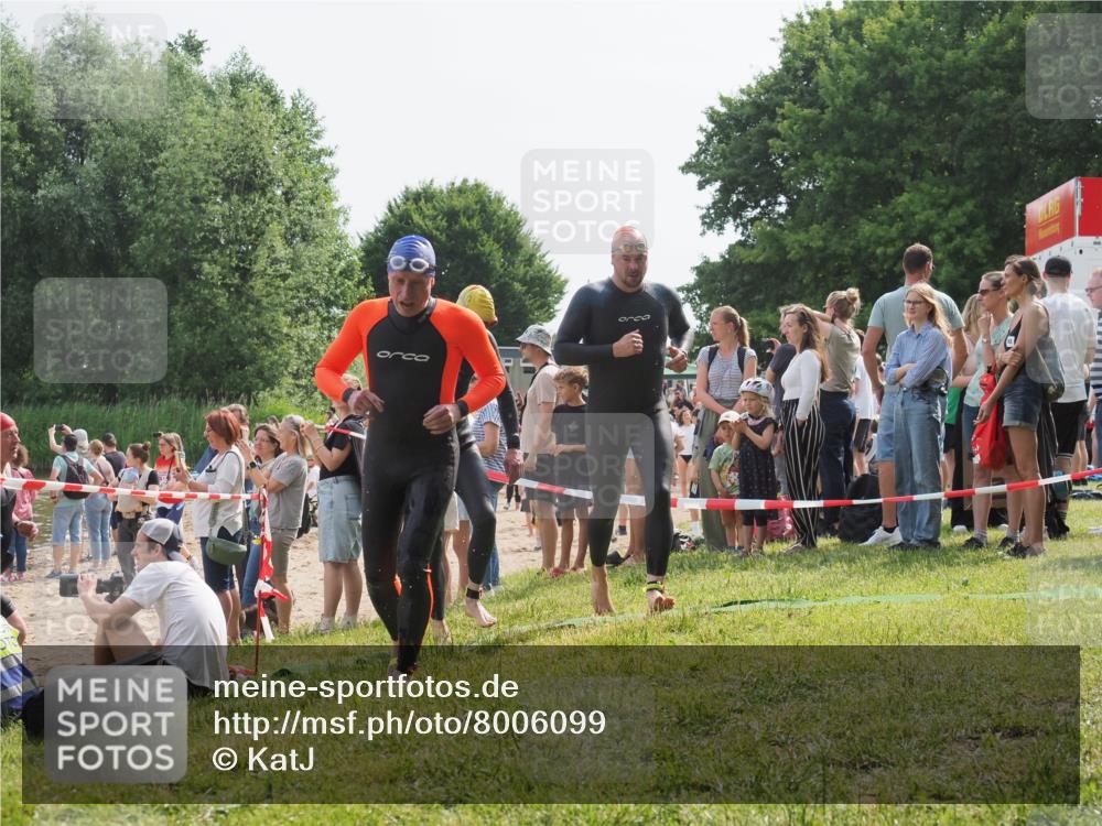 15.06.2025 - 27. Vierlanden-Triathlon KatJ http://msf.ph/oto/8006099 15.06.2025 10:05:17 Schwimmen 364, 382, 384, 402, 412, 422 meine-sportfotos.de