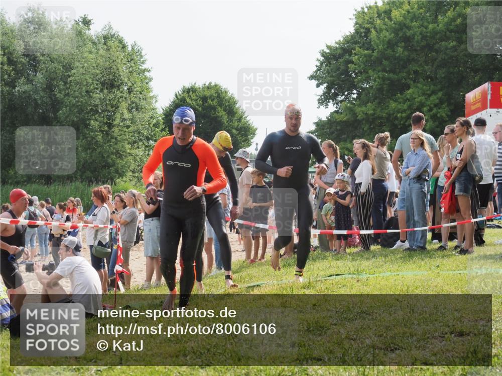 15.06.2025 - 27. Vierlanden-Triathlon KatJ http://msf.ph/oto/8006106 15.06.2025 10:05:17 Schwimmen 364, 382, 384, 402, 412, 422 meine-sportfotos.de