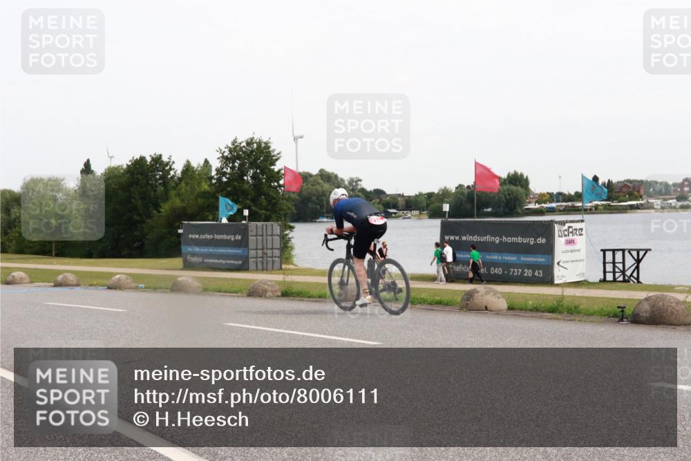 15.06.2025 - 27. Vierlanden-Triathlon H.Heesch http://msf.ph/oto/8006111 15.06.2025 10:37:17 Radfahren 65, 111, 135, 160, 202, 237, 337 meine-sportfotos.de