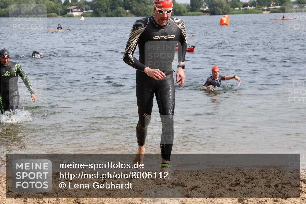 15.06.2025 - 27. Vierlanden-Triathlon Lena Gebhardt http://msf.ph/oto/8006112 15.06.2025 10:04:09 Schwimmen 411, 416, 453, 464 meine-sportfotos.de