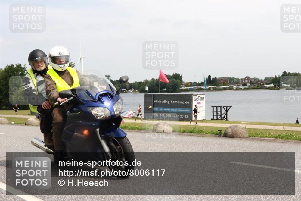 21.06.2025 - 27. Vierlanden-Triathlon H.Heesch http://msf.ph/oto/8006117 15.06.2025 11:56:08 Radfahren 832, 843 meine-sportfotos.de
