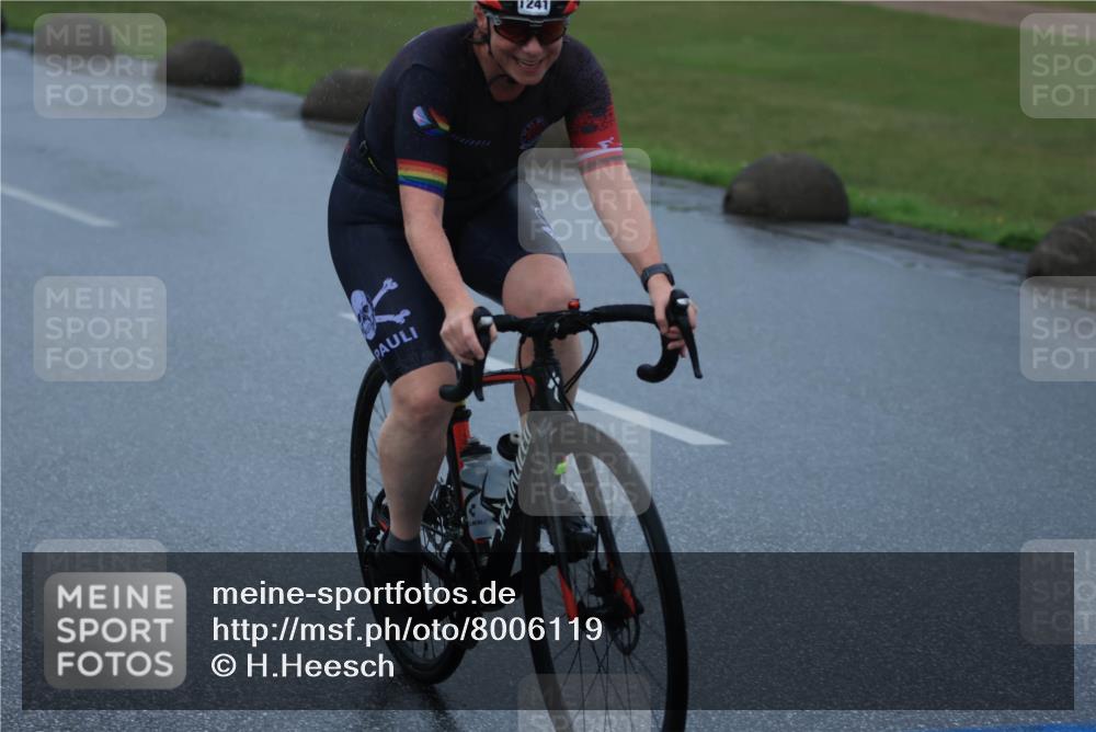 21.06.2025 - 27. Vierlanden-Triathlon H.Heesch http://msf.ph/oto/8006119 15.06.2025 14:06:12 Radfahren 1241 meine-sportfotos.de