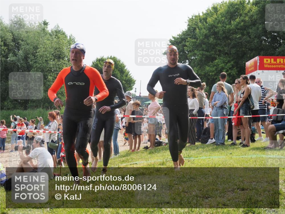 15.06.2025 - 27. Vierlanden-Triathlon KatJ http://msf.ph/oto/8006124 15.06.2025 10:05:18 Schwimmen 364, 382, 384, 393, 402, 422 meine-sportfotos.de