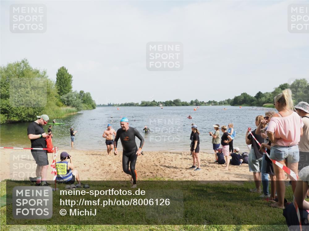 21.06.2025 - 27. Vierlanden-Triathlon MichiJ http://msf.ph/oto/8006126 15.06.2026 10:07:21 Schwimmen 374, 383, 414, 431, 459 meine-sportfotos.de