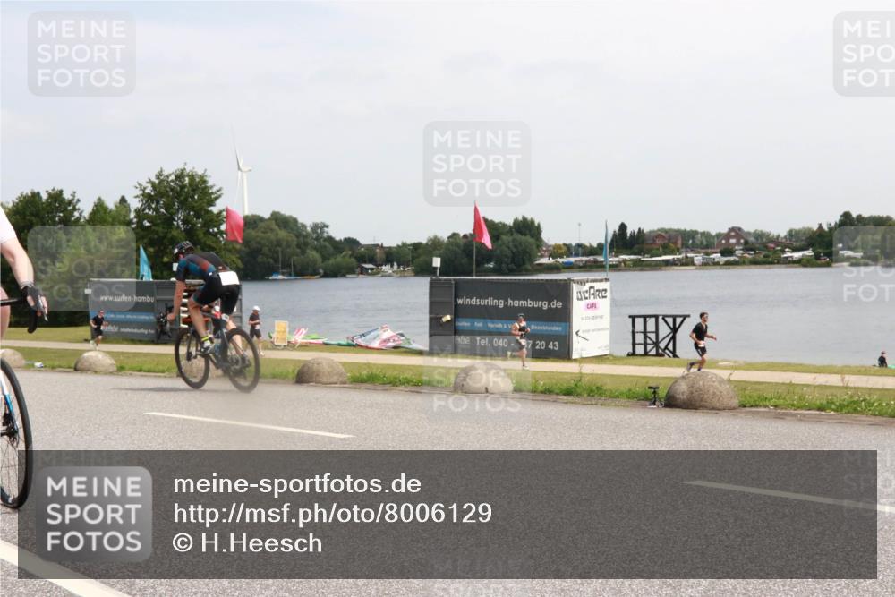 21.06.2025 - 27. Vierlanden-Triathlon H.Heesch http://msf.ph/oto/8006129 15.06.2025 11:56:10 Radfahren 783, 832, 843 meine-sportfotos.de