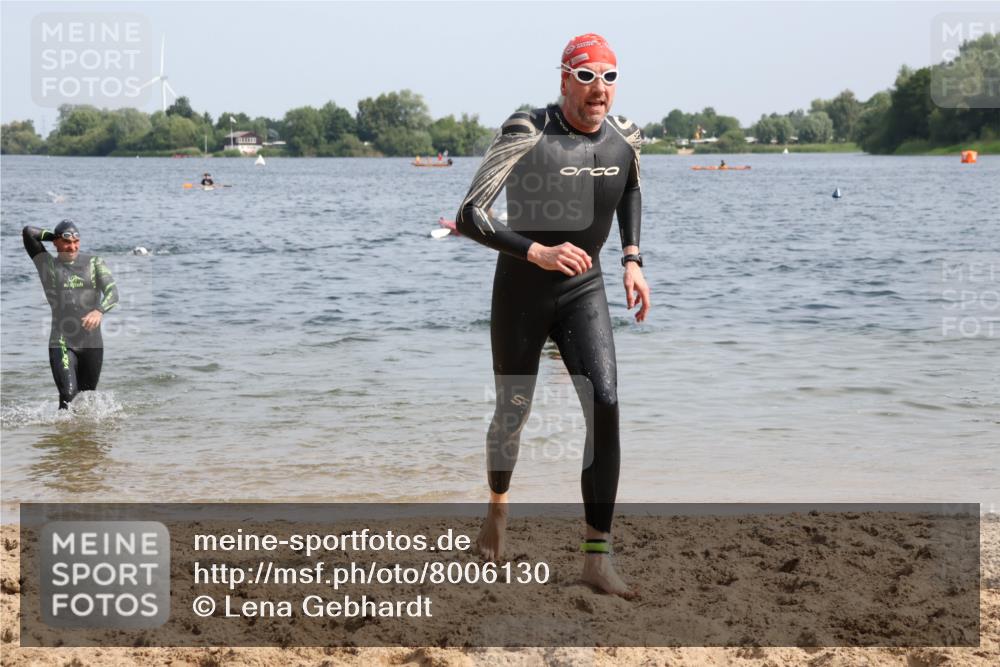 15.06.2025 - 27. Vierlanden-Triathlon Lena Gebhardt http://msf.ph/oto/8006130 15.06.2025 10:04:10 Schwimmen 411, 416, 453, 464 meine-sportfotos.de