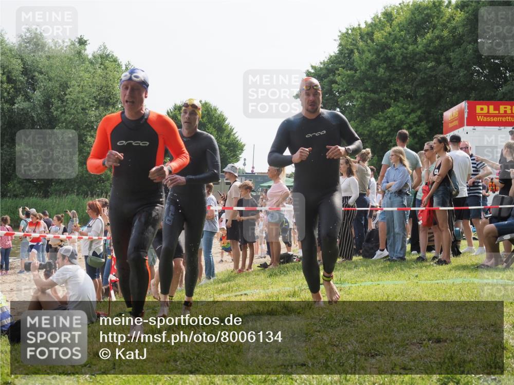 15.06.2025 - 27. Vierlanden-Triathlon KatJ http://msf.ph/oto/8006134 15.06.2025 10:05:18 Schwimmen 364, 382, 384, 393, 402, 422 meine-sportfotos.de